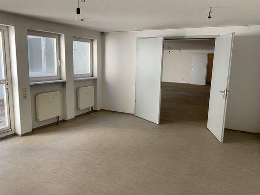 Blick vom Raum 2 Richtung Gemeinschaftsraum 1