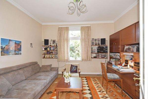 und angrenzenden Arbeitszimmer