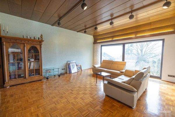 EG Großer, heller Wohnbereich