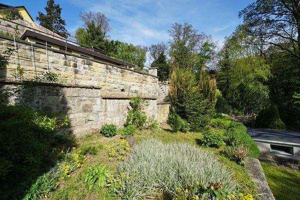 Ansicht Terrassenmauern