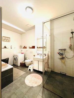 Bad mit begehbarer Dusche