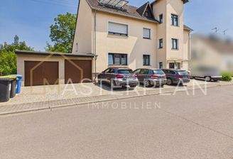 Front mit Garage