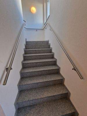Gepflegtes Treppenhaus - Hausmeisterservice vorhanden!