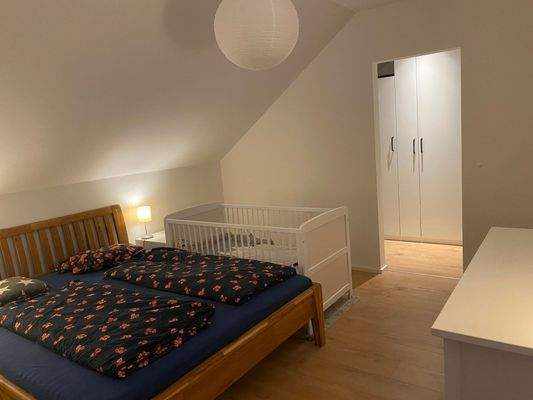 Schlafzimmer mit Ankleidezimmer