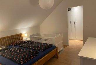 Schlafzimmer mit Ankleidezimmer