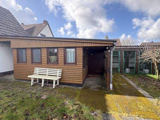 gemütliche Gartenlaube