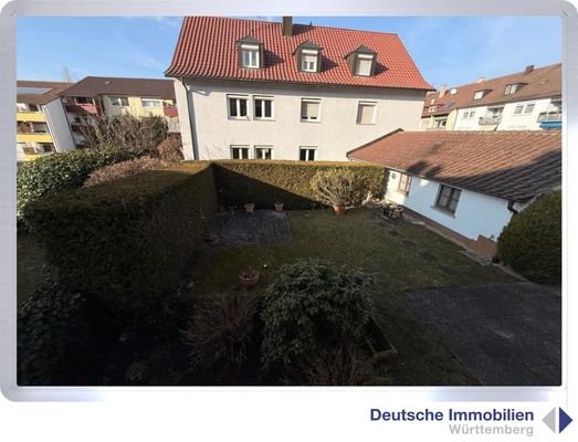 Garten mit Garage