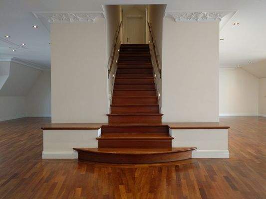 Aufgang zum 6.OG.jpg