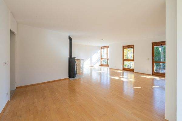 Geräumiges Wohnzimmer