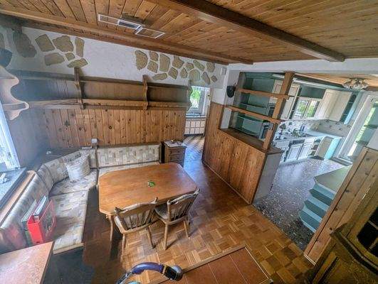 zentraler Essbereich/ Flur zur Küche im Erdgeschoss