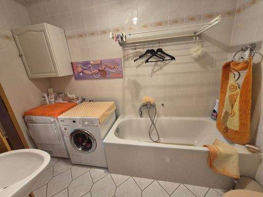 KG Einliegerwohnung: Bad mit Wanne