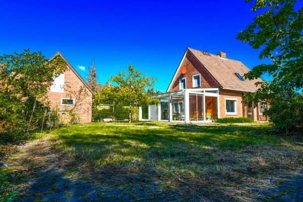 Einfamilienhaus mit großem Grundstücks 