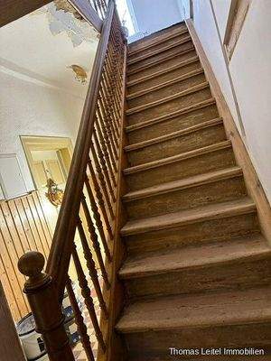 erhaltene Holztreppe 
