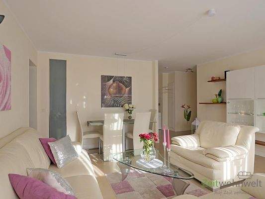 Blick ins Wohnzimmer