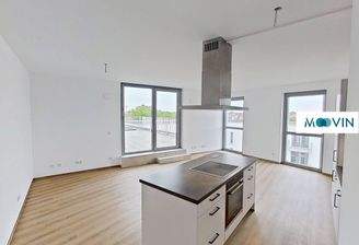 Ansicht I: Wohn- und Esszimmer mit offenem Küchenbereich