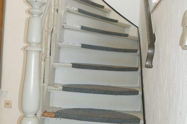 schöne alte Holztreppe.JPG