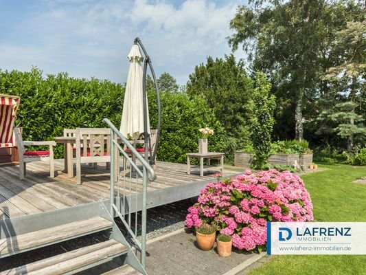 große Terrasse der Split-Level Wohnung