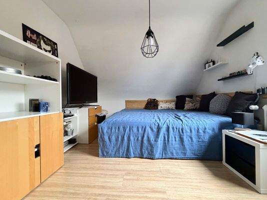 OG Schlafzimmer 2: Rückzugsort mit gemütlicher Atmosphäre