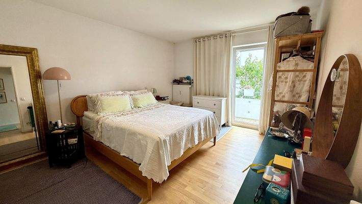 Schlafzimmer mit Balkon