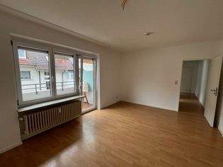 Raum mit Zugang balkon.