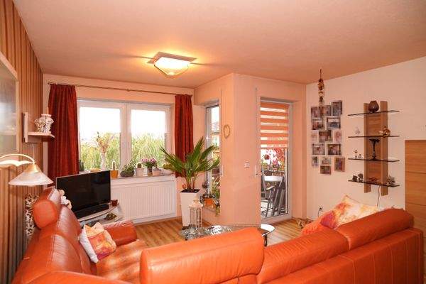 Wohnzimmer Balkon.JPG