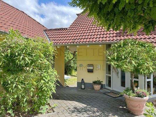 Eingang u. Durchgang