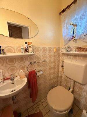 Gäste-WC mit Fenster