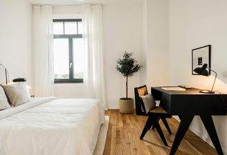 Schlafzimmer mit En-Suite Bad
