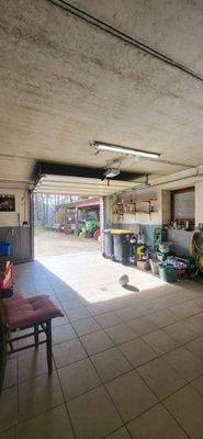 Sehr große Garage mit seperater Werkstatt