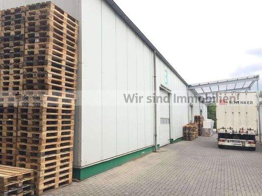 z.T. überdachte Anlieferzone