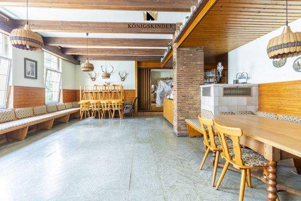 Gaststätte mit Zugang ins Nebenzimmer