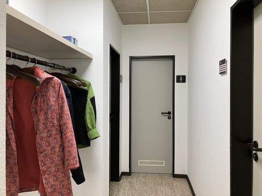 Garderobe, Zugang WC-Räume