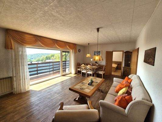 Wohn- Eszimmer mit Balkon EG