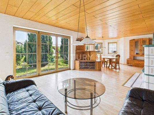 Wohnessbereich mit Kachelofen