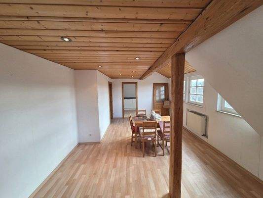 Großer, heller Wohn- Essbereich OG