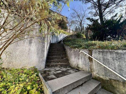 …103 Treppe bis zur Wohnungstür im 2. OG