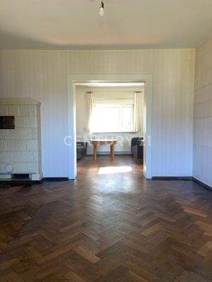 Wohnzimmer mit altem Parkett