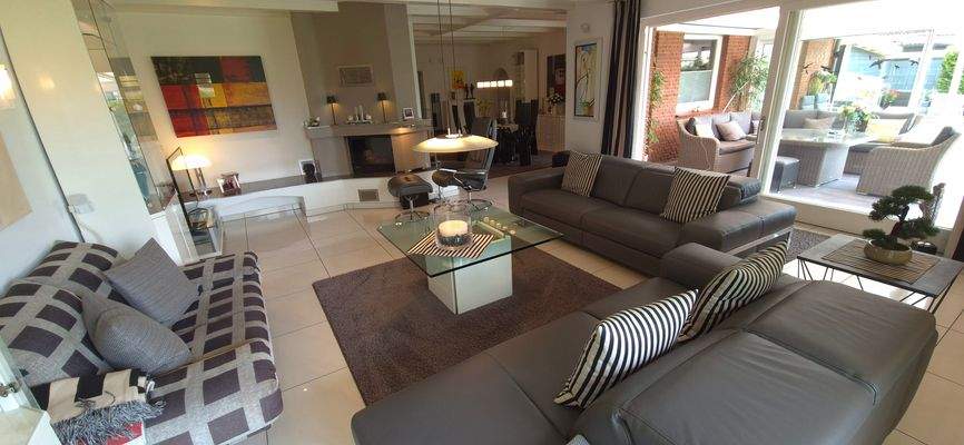 Wohnzimmer mit Kamin