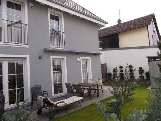 Haus mit Terrasse u. Garten