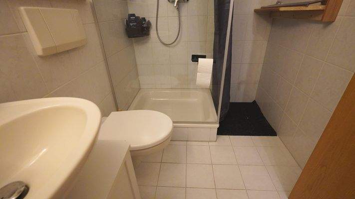 Separates Duschbad mit WC