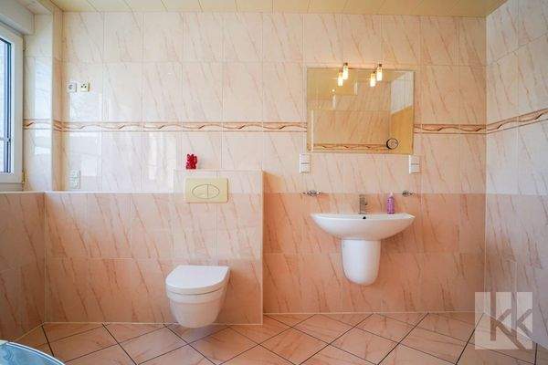 Das Badezimmer mit...