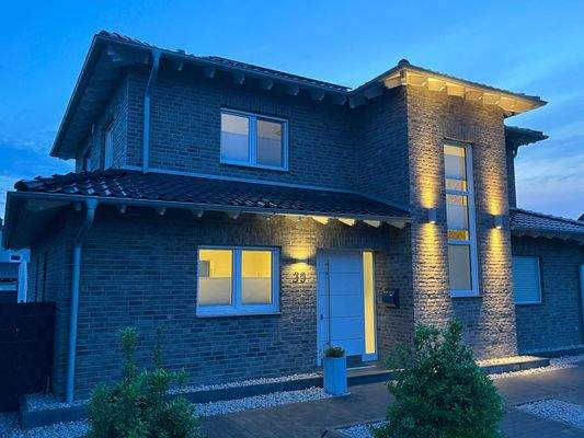 Außenansicht bei Nacht.JPG