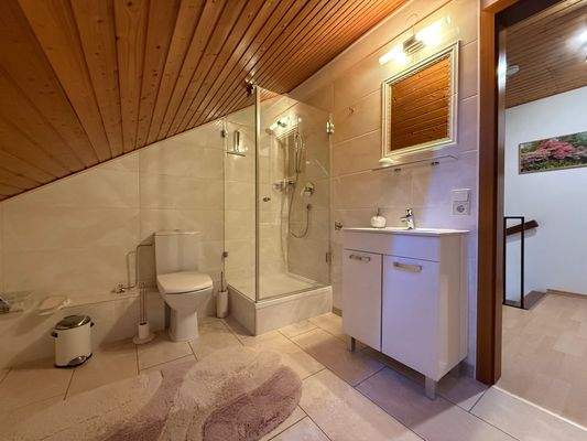 Badezimmer im Dachgeschoss