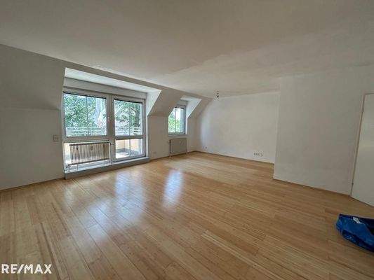 13 Wohnzimmer unmöbliert