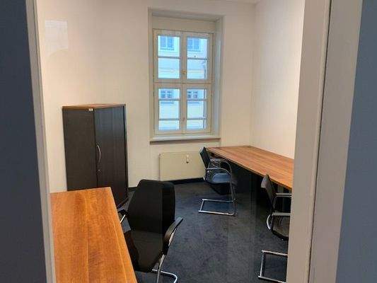 Büro 12.jpg