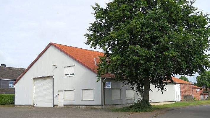 Große Halle mit Verkaufsraum