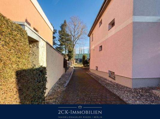 Zufahrt zu den Garagen