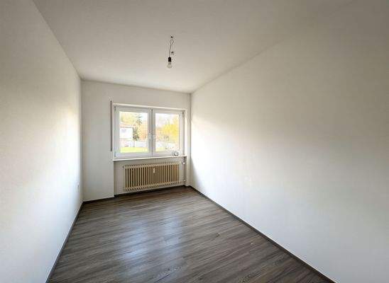 Kinder- oder Arbeitszimmer EG 