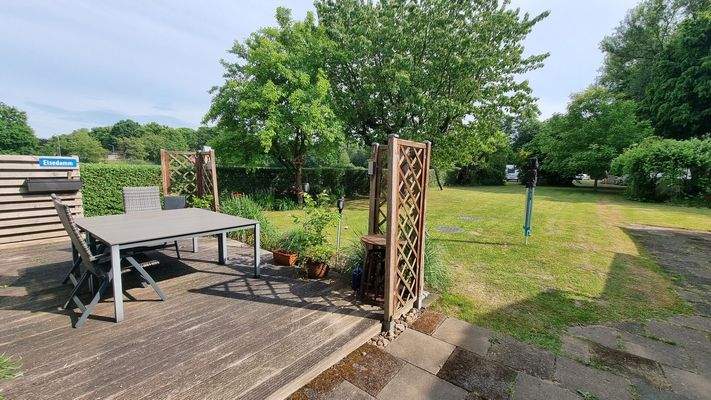 Terrasse mit Markise zum Süden