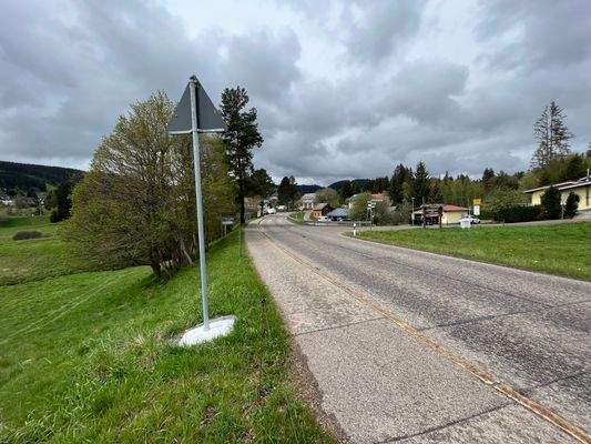 Baugrundstück liegt an der Orts-/Kreisstr. K4991